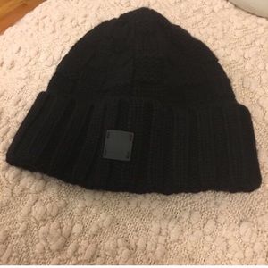 Black cashmere Louis Vuitton hat